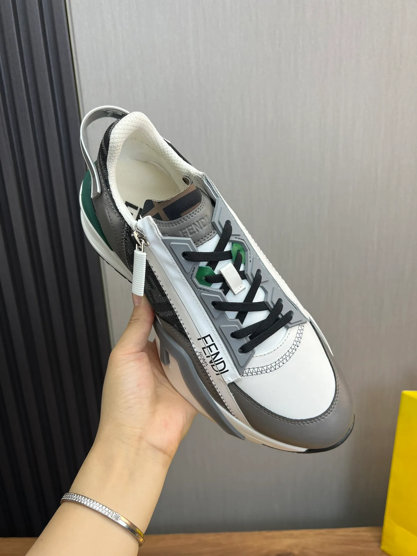 Men's men's shoes💰520💰 Fendi [Fendi] hot style is on the market🔥Fashionable casual men's shoes🔱Made of original brand fly knit fabric. Original cowhide + breathable mesh lining + sheepskin feet. Perfect shape and top quality, you deserve it🔜Original rubber outsole, ultra-light, non-slip and wear-resistant👣 Standard size 38-44